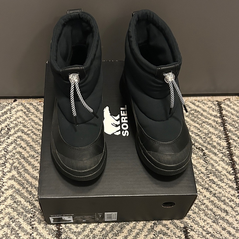 Sorel Black Insulated waterproof string tie Boots